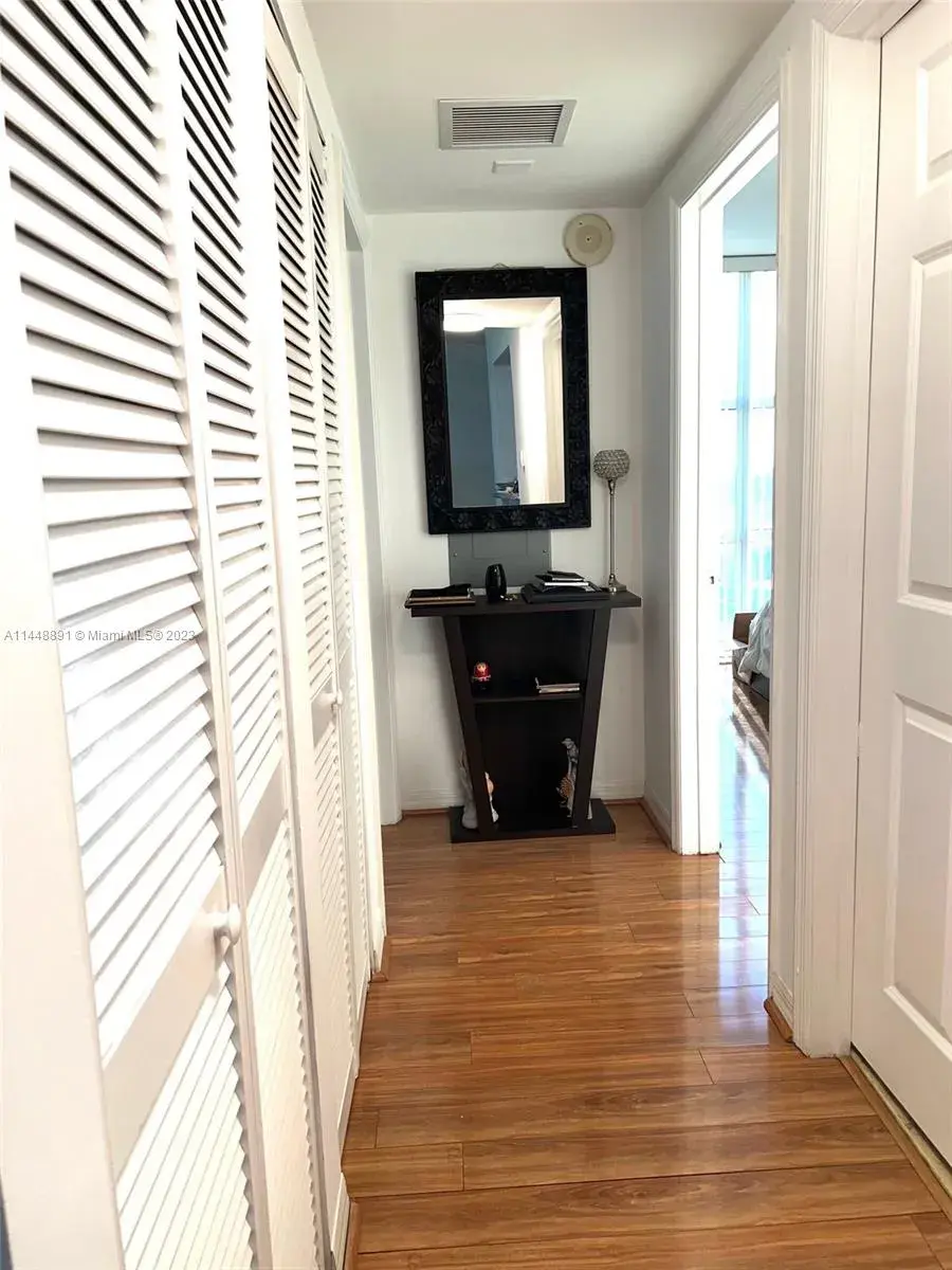 900 SW 8th St # 1203, Miami FL 33130