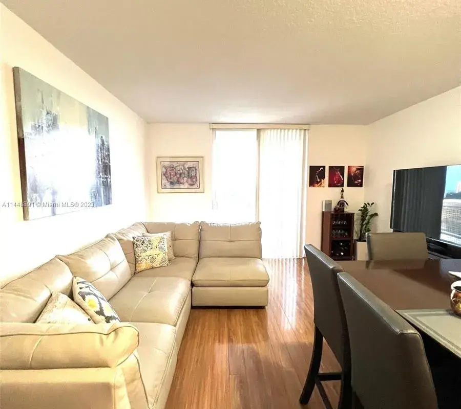 900 SW 8th St # 1203, Miami FL 33130