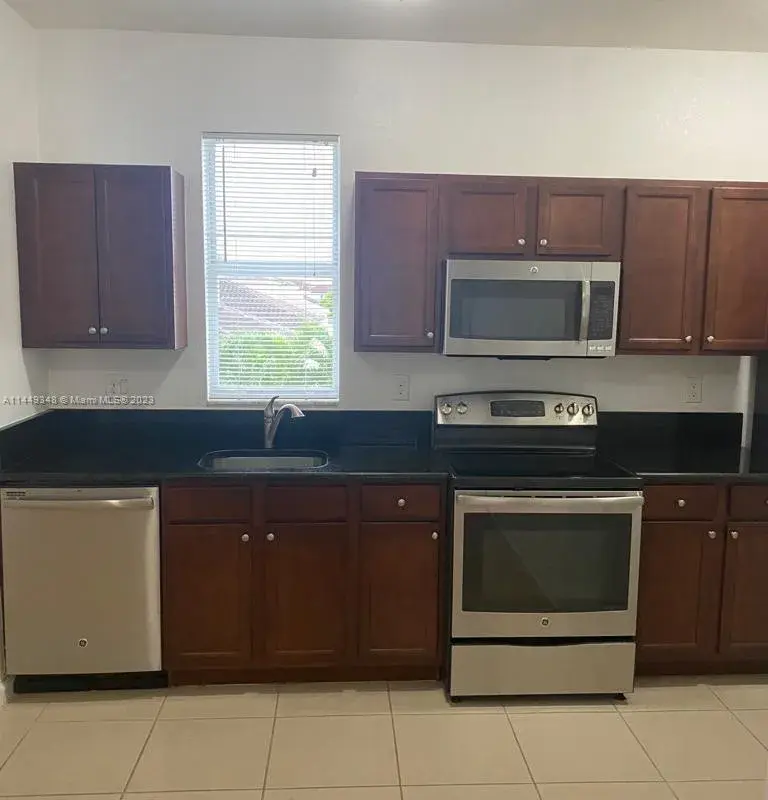 17165 SW 92nd St, Miami FL 33196