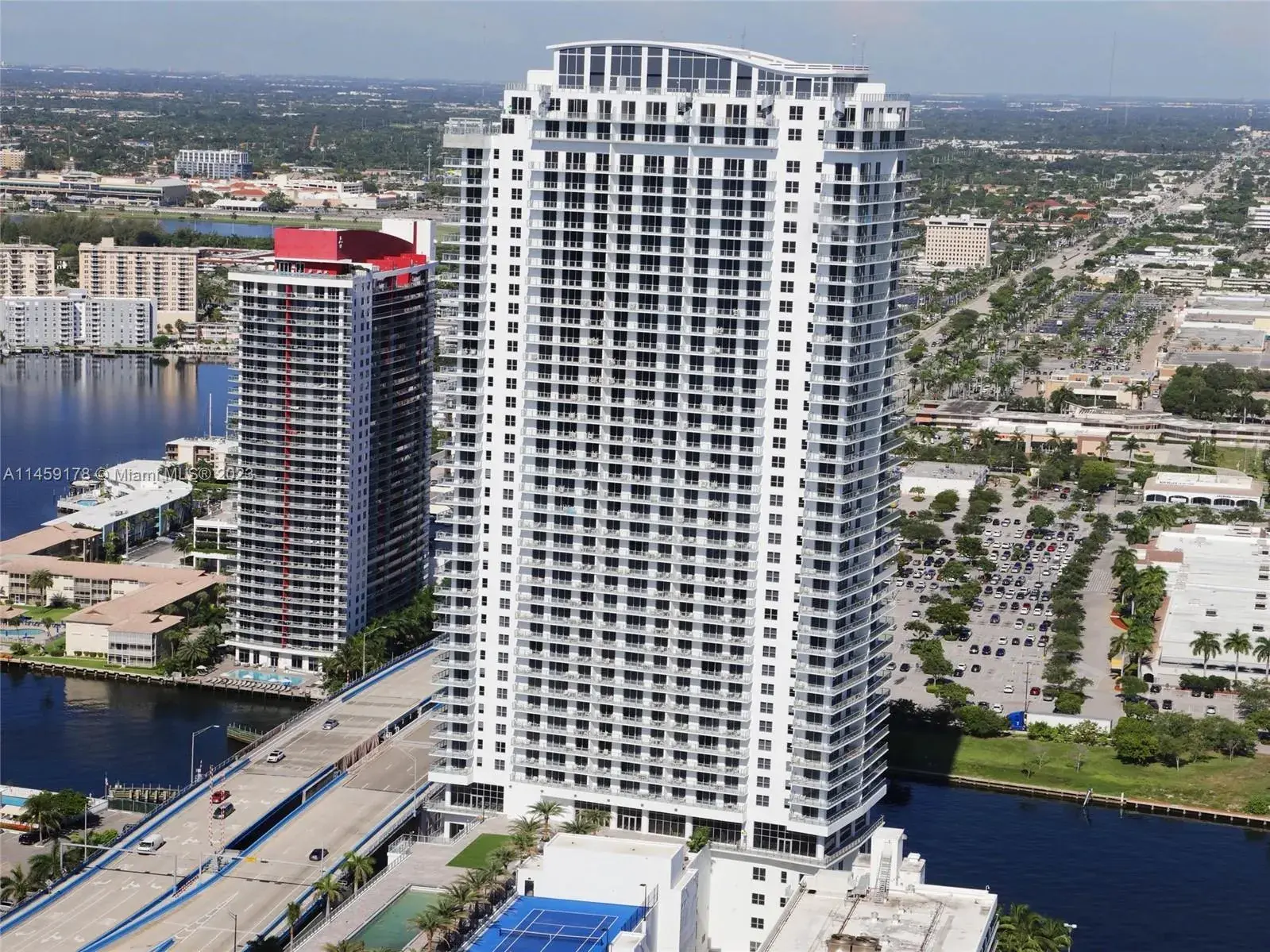 1 bedroom 1 bath for sale at 4010 S Ocean Dr # R2206, Hollywood FL 33019