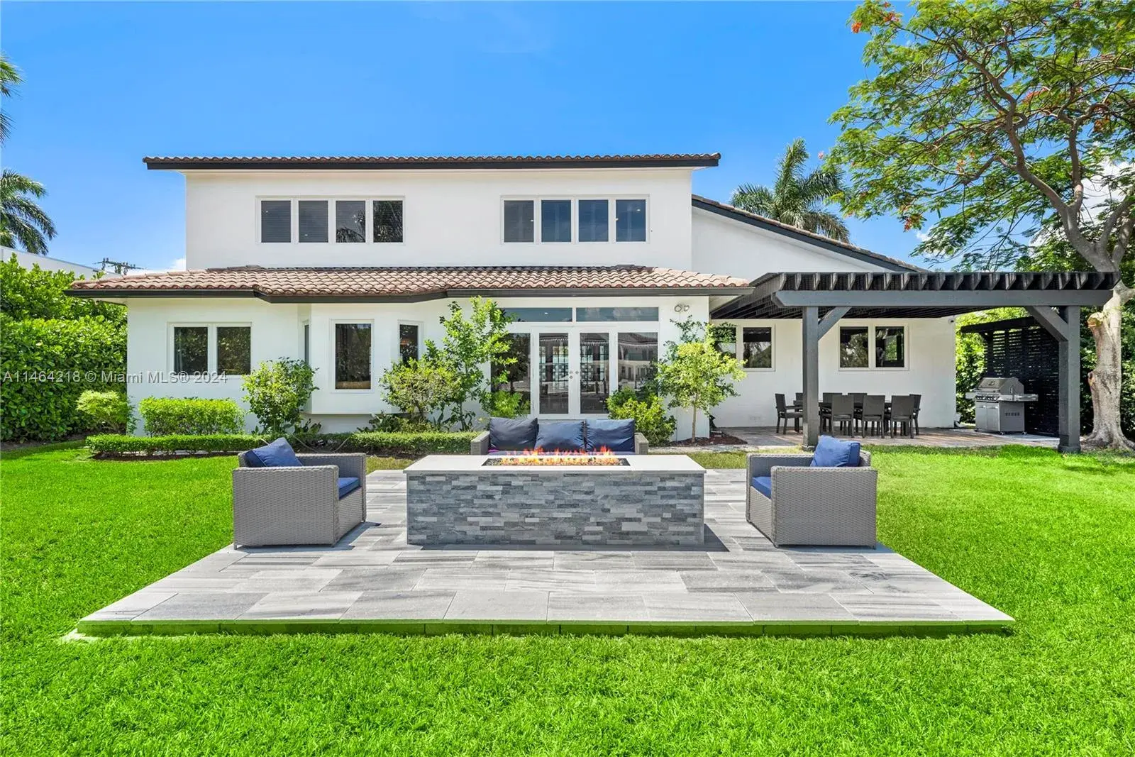 7 bedroom 5 bath for sale at 472 Sunset Dr, Hallandale Beach FL 33009