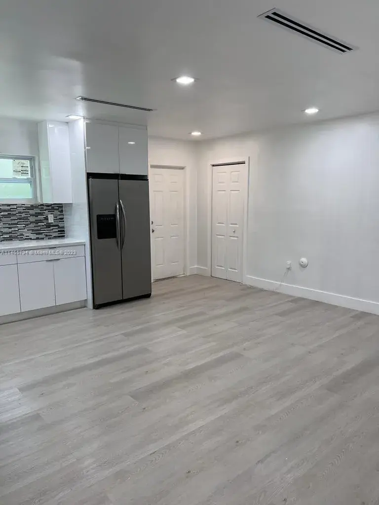 2788 NW 48th St, Miami FL 33142