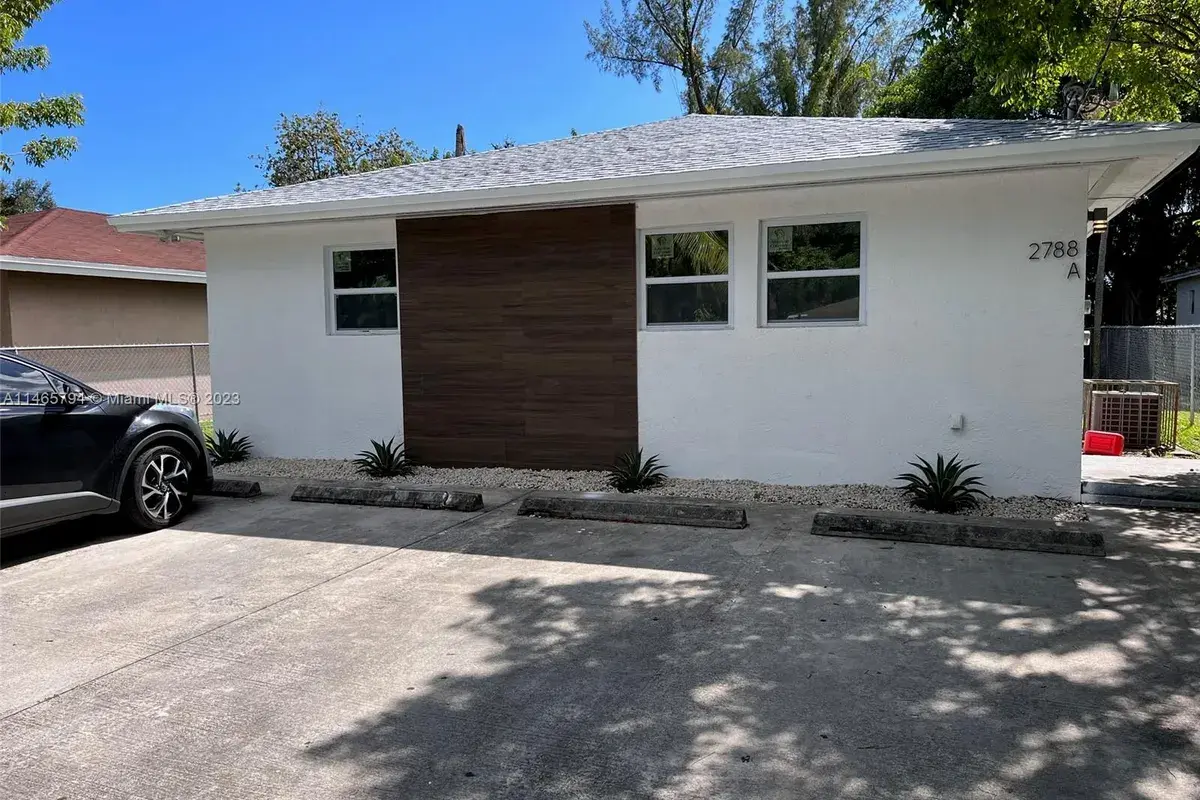 2788 NW 48th St, Miami FL 33142