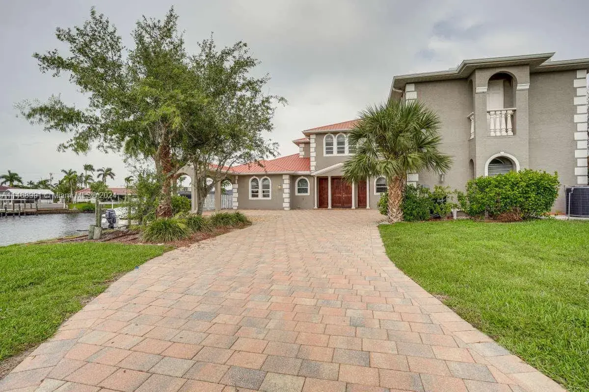 6 bedroom 3 bath for sale at 1759 SE 46th Street, Cape Coral FL 33904