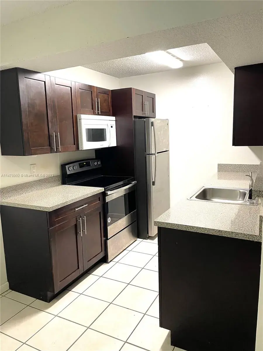 1 bedroom 1 bath Residential Lease for rent at 15581 SW 104th Ter # 216, Miami FL 33196