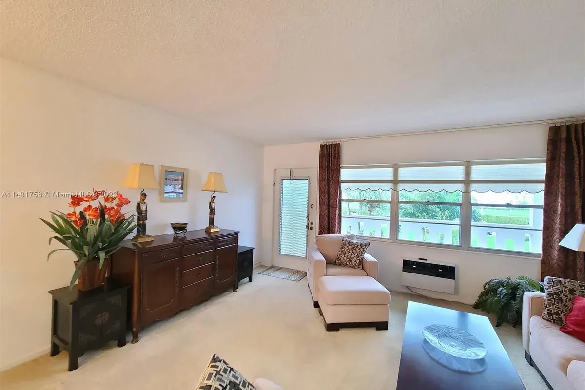 609 Fanshaw # O, Boca Raton FL 33434