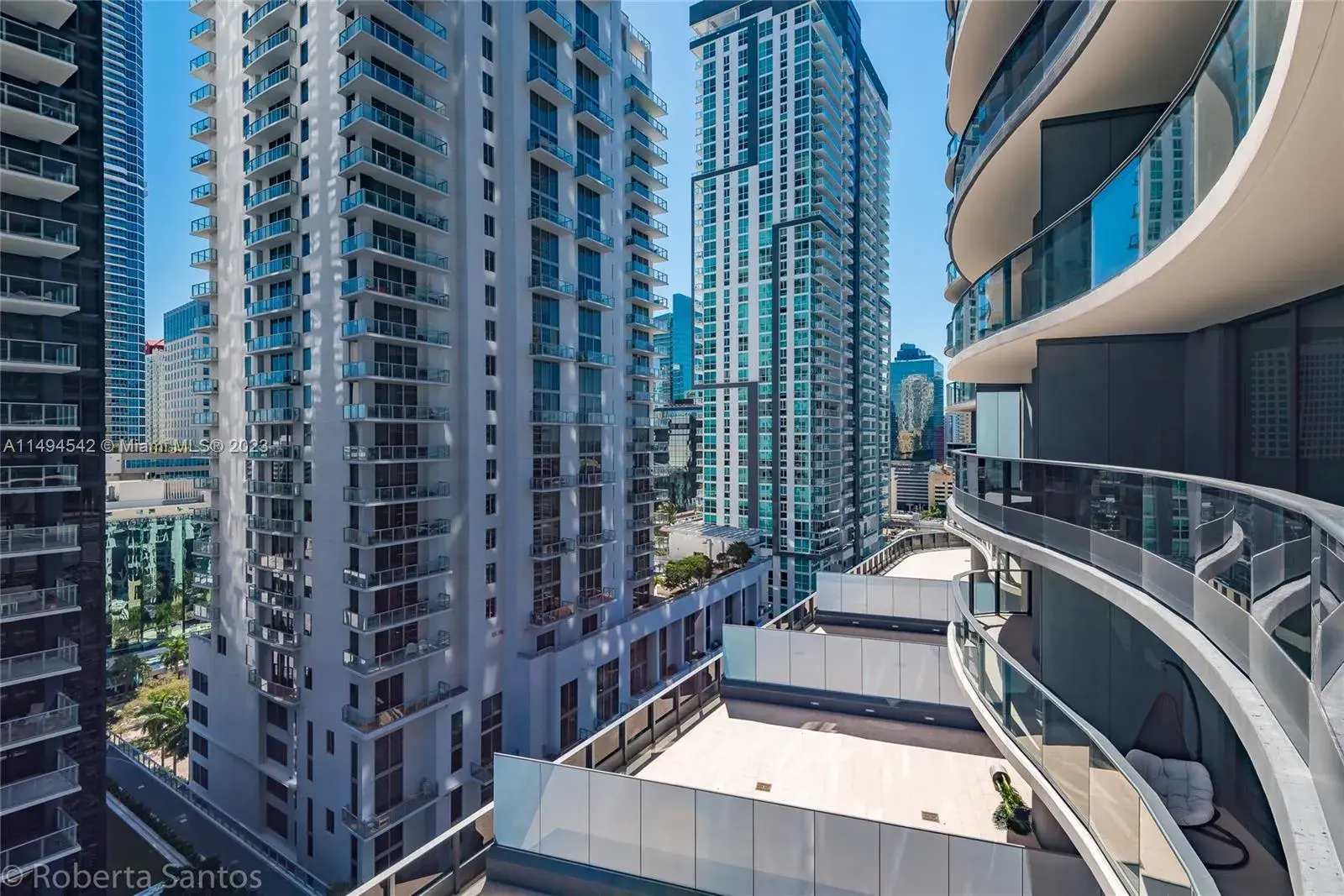 2 bedroom 2 bath Residential for sale at 1000 Brickell Plz # 2009, Miami FL 33131