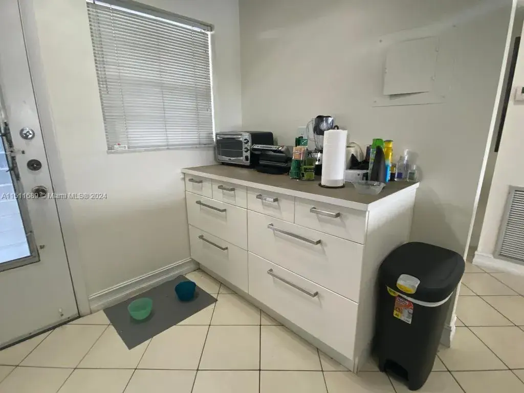 873 NE 195th St # 308, Miami FL 33179