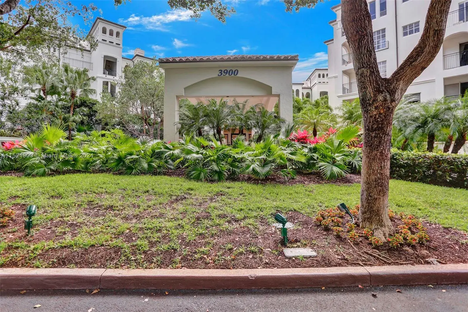 3 bedroom 3 bath Residential for sale at 3900 Island Blvd # 7, Aventura FL 33160