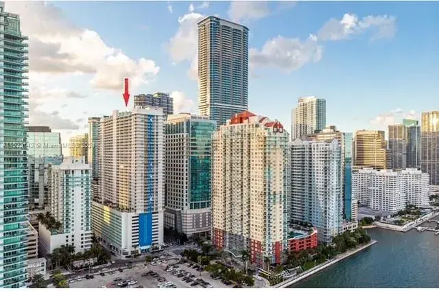 2 bedroom 2 bath Residential for sale at 1200 Brickell Bay Dr # 1915, Miami FL 33131