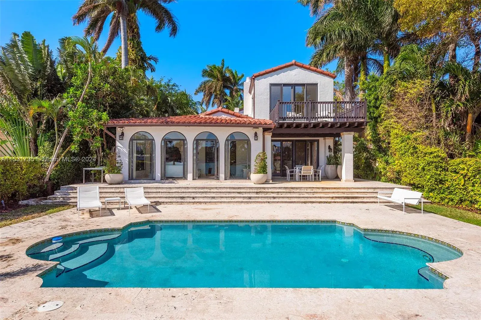4 bedroom 4 bath for sale at 527 E Dilido Dr, Miami Beach FL 33139