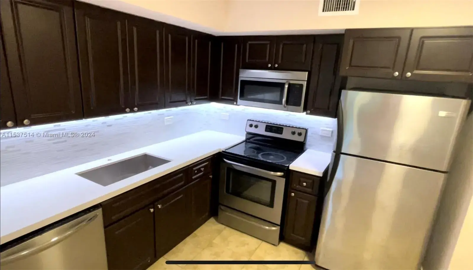 2 bedroom 1 bath Residential for sale at 3690 N 56th Ave # 916, Hollywood FL 33021