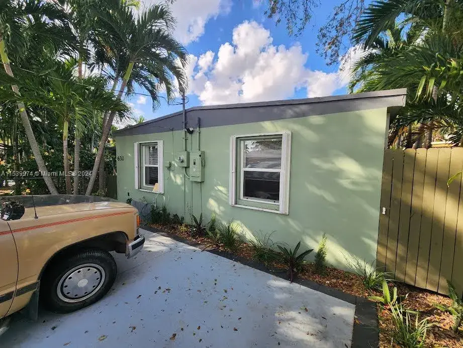 3 bedroom 2 bath Residential for sale at 630 SW 1st Ct, Hallandale Beach FL 33009