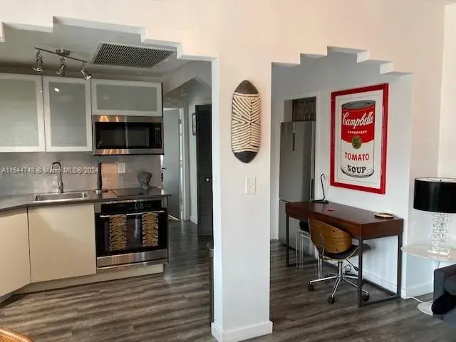550 15th St # 201, Miami Beach FL 33139
