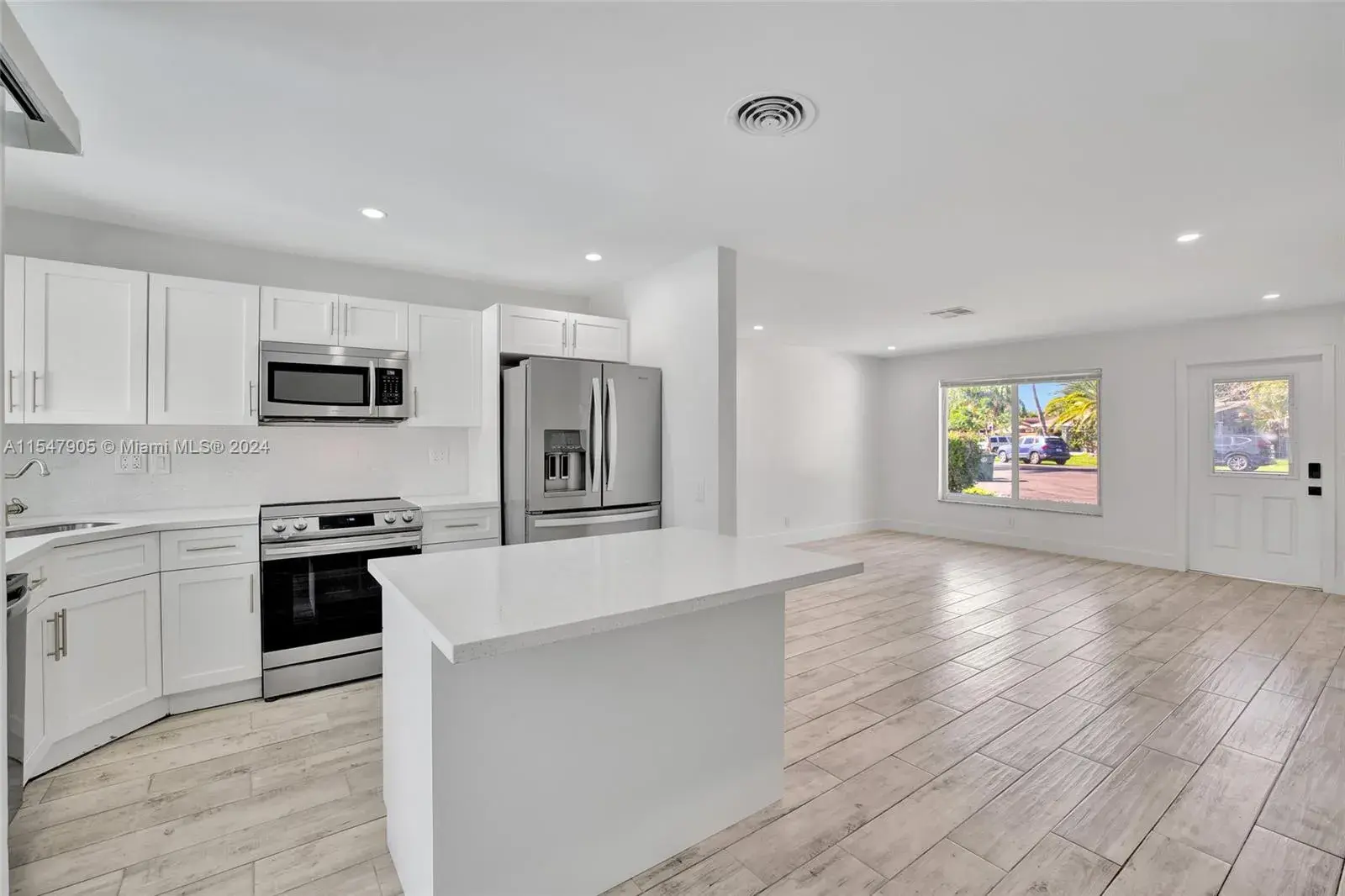 1830 NW 32nd St, Oakland Park FL 33309