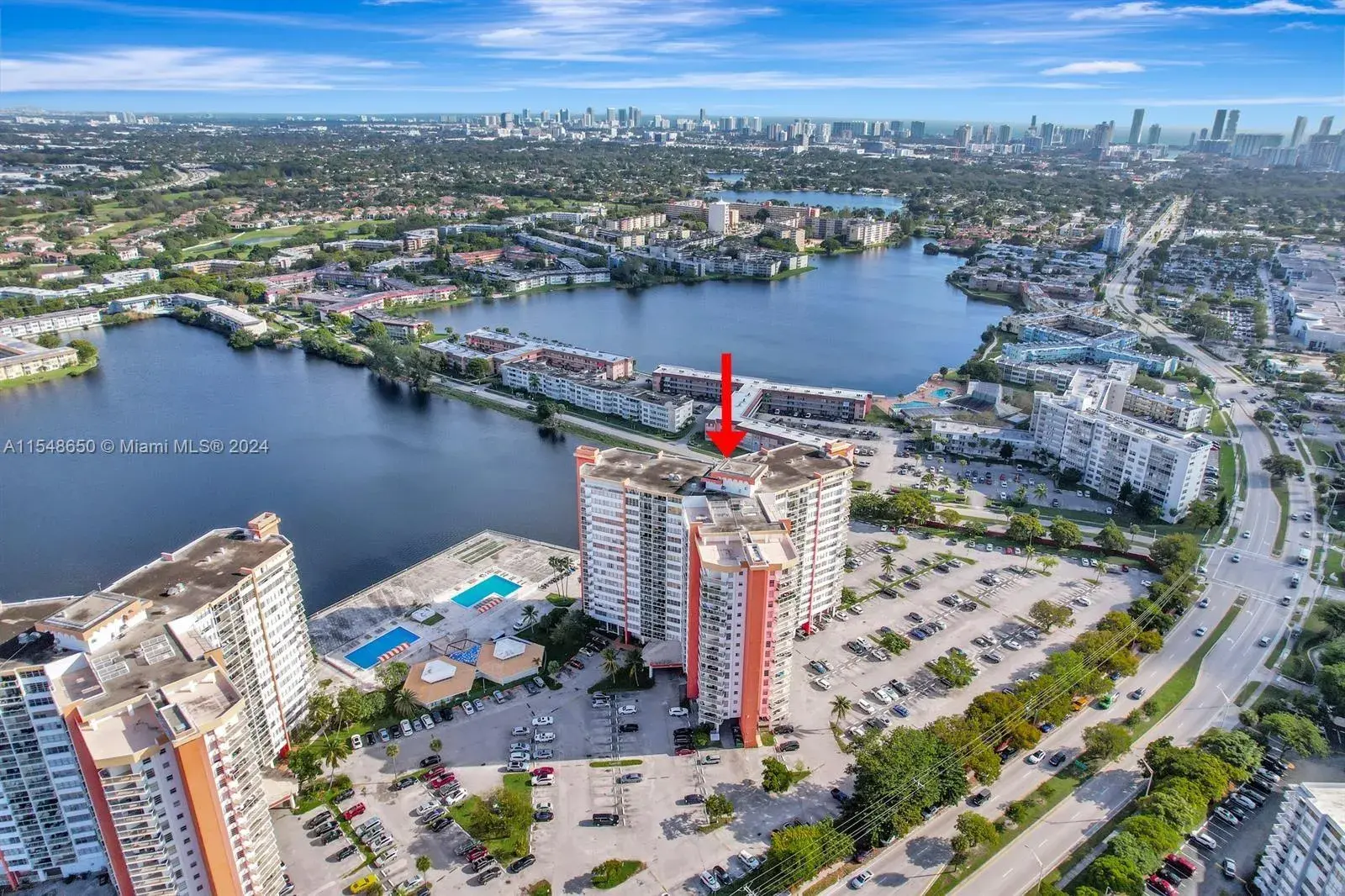 1 bedroom 1 bath Residential for sale at 1301 NE Miami Gardens Dr # 1101W, Miami FL 33179