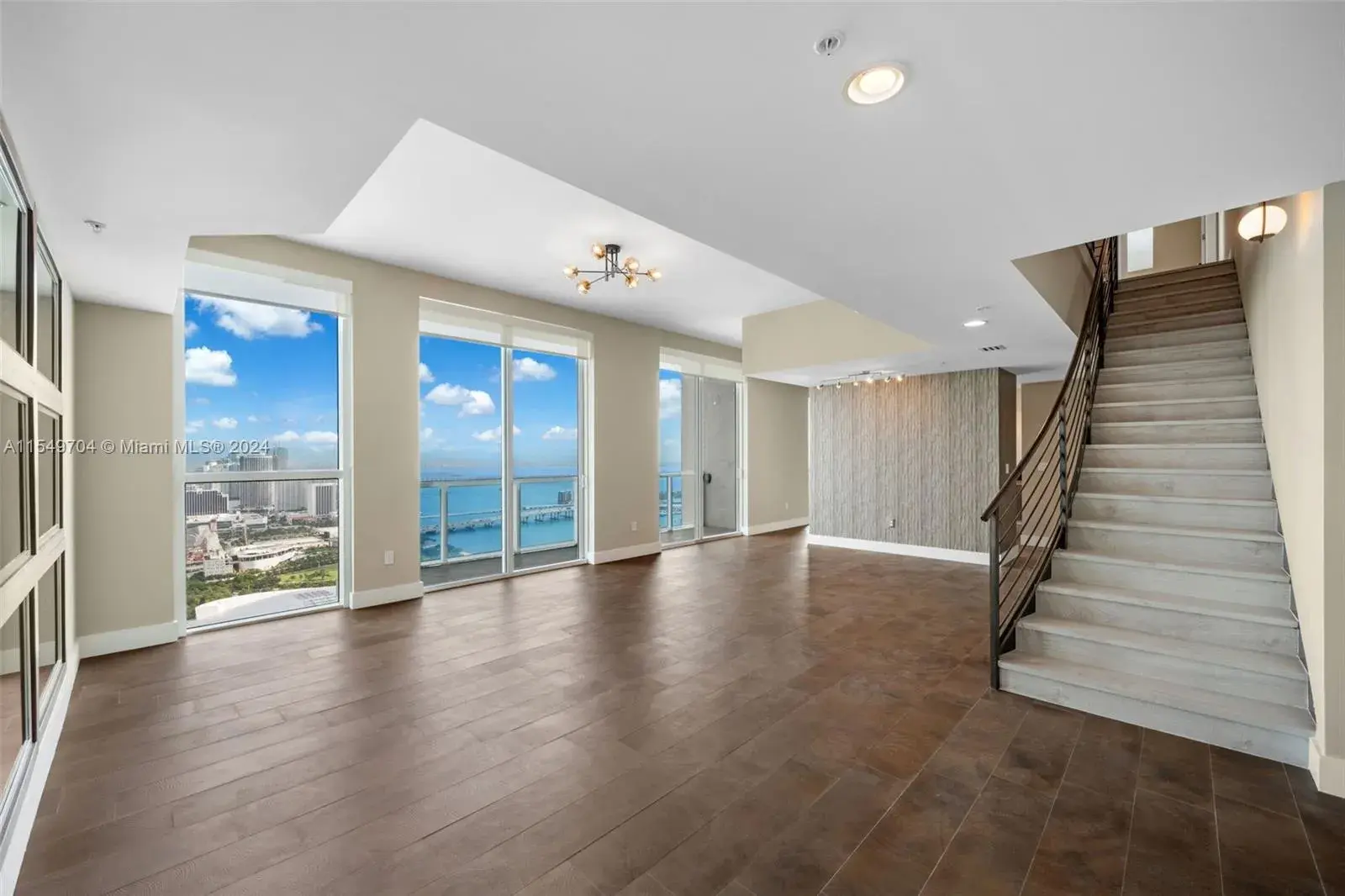 244 Biscayne Blvd # 4904, Miami FL 33132