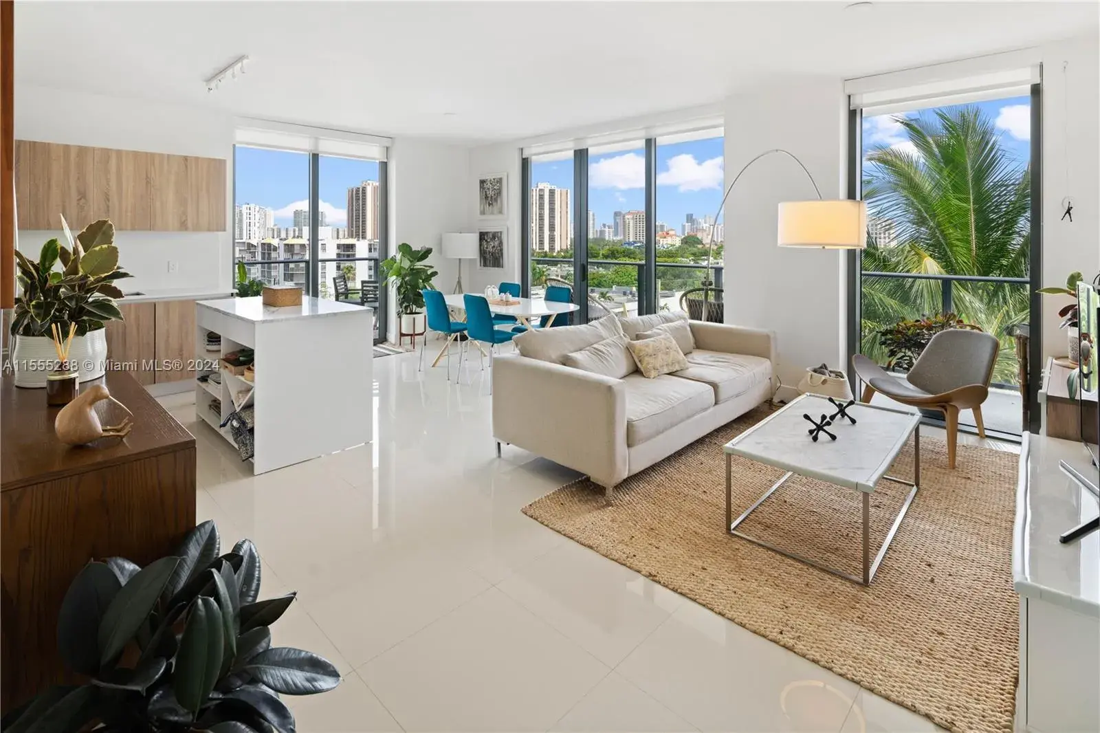 2 bedroom 2 bath Residential Lease for rent at 2960 NE 207th st # 711, Aventura FL 33180