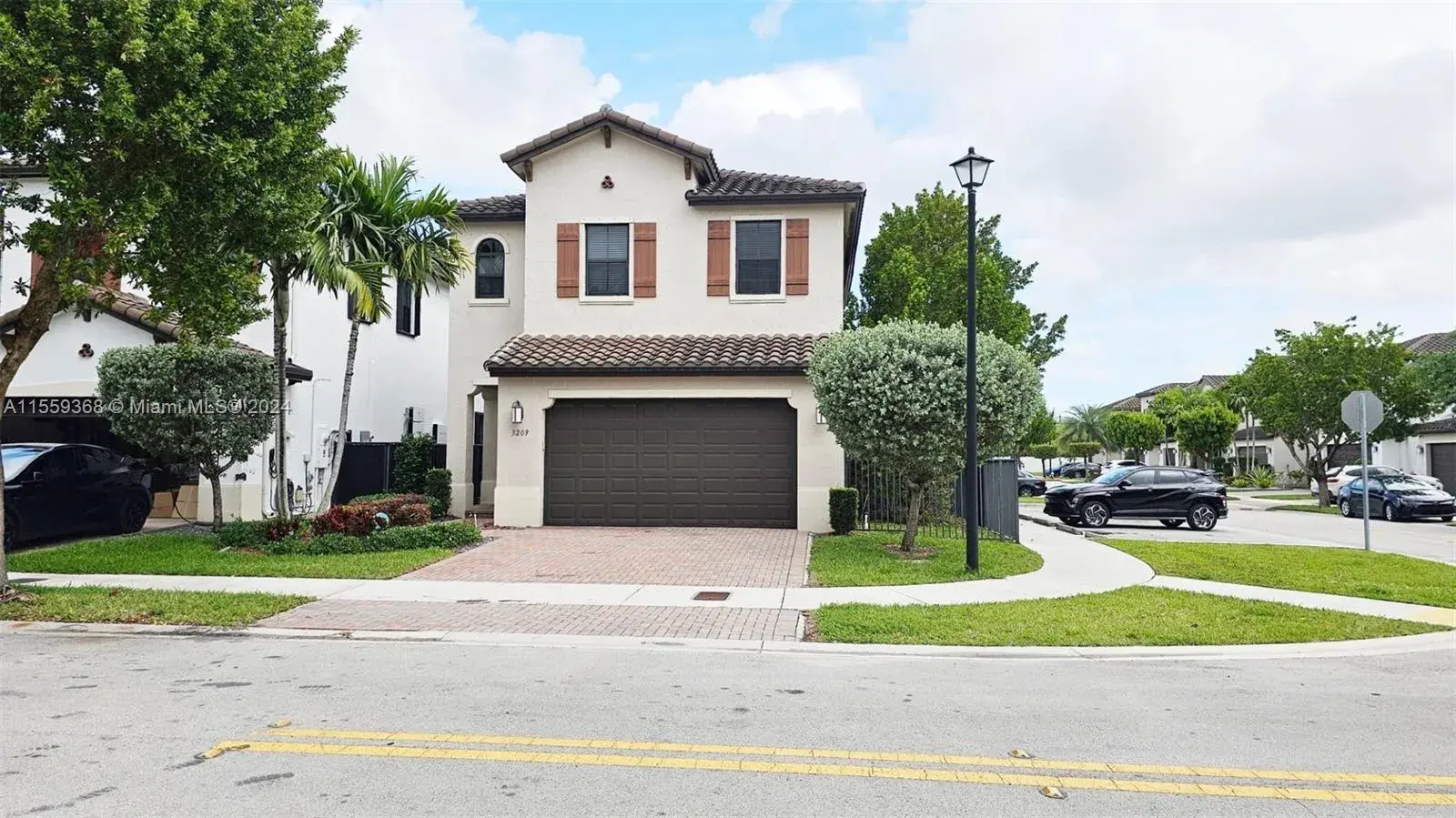 3 bedroom 2 bath for sale at 3209 W 98th Pl, Hialeah FL 33018