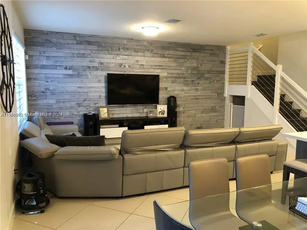 16019 NW 91st Ct, Miami Lakes FL 33018