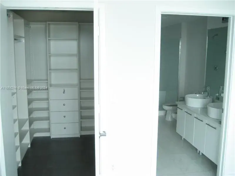 888 Biscayne Blvd # 3310, Miami FL 33132