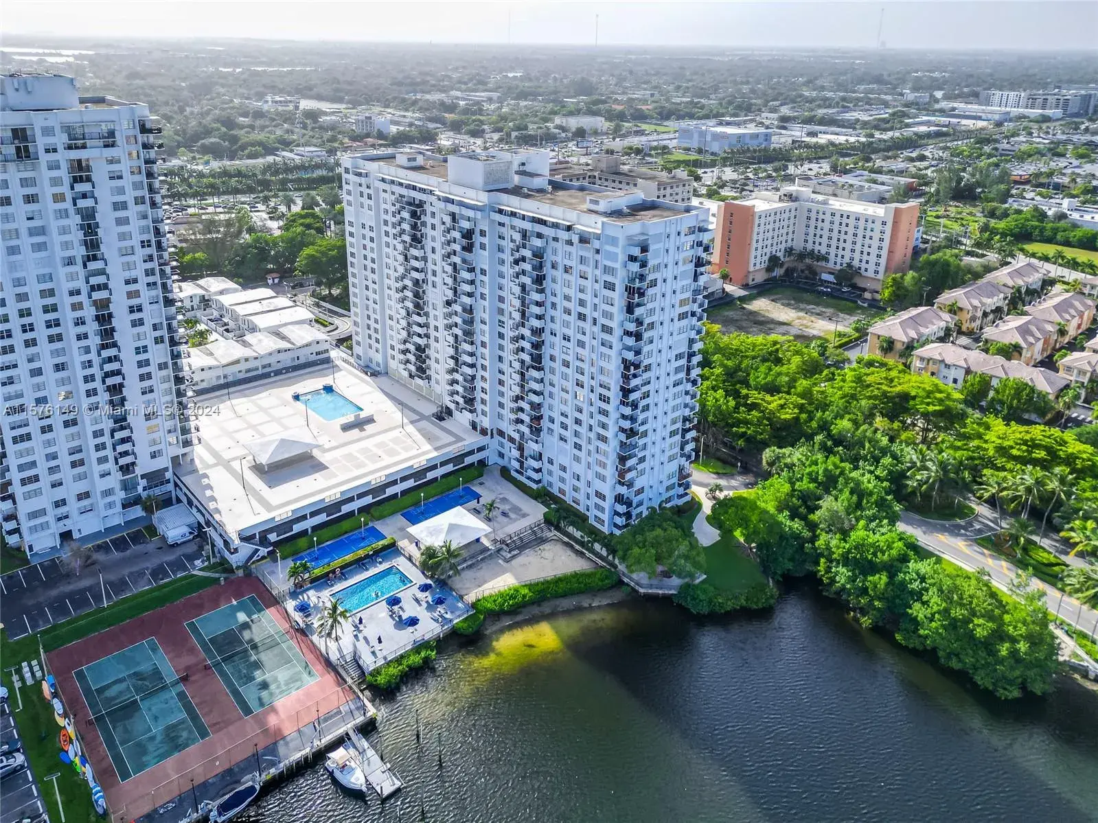 1 bedroom 2 bath Residential Lease for rent at 2780 NE 183rd St # 1708, Aventura FL 33160