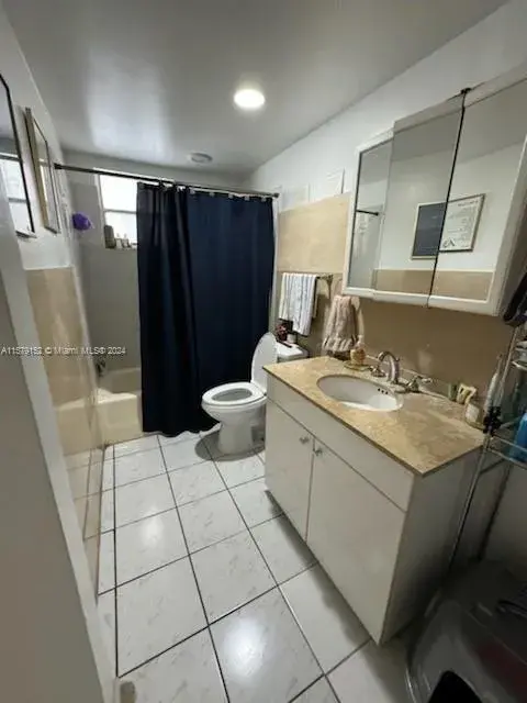 2000 Biarritz Dr # 404, Miami Beach FL 33141