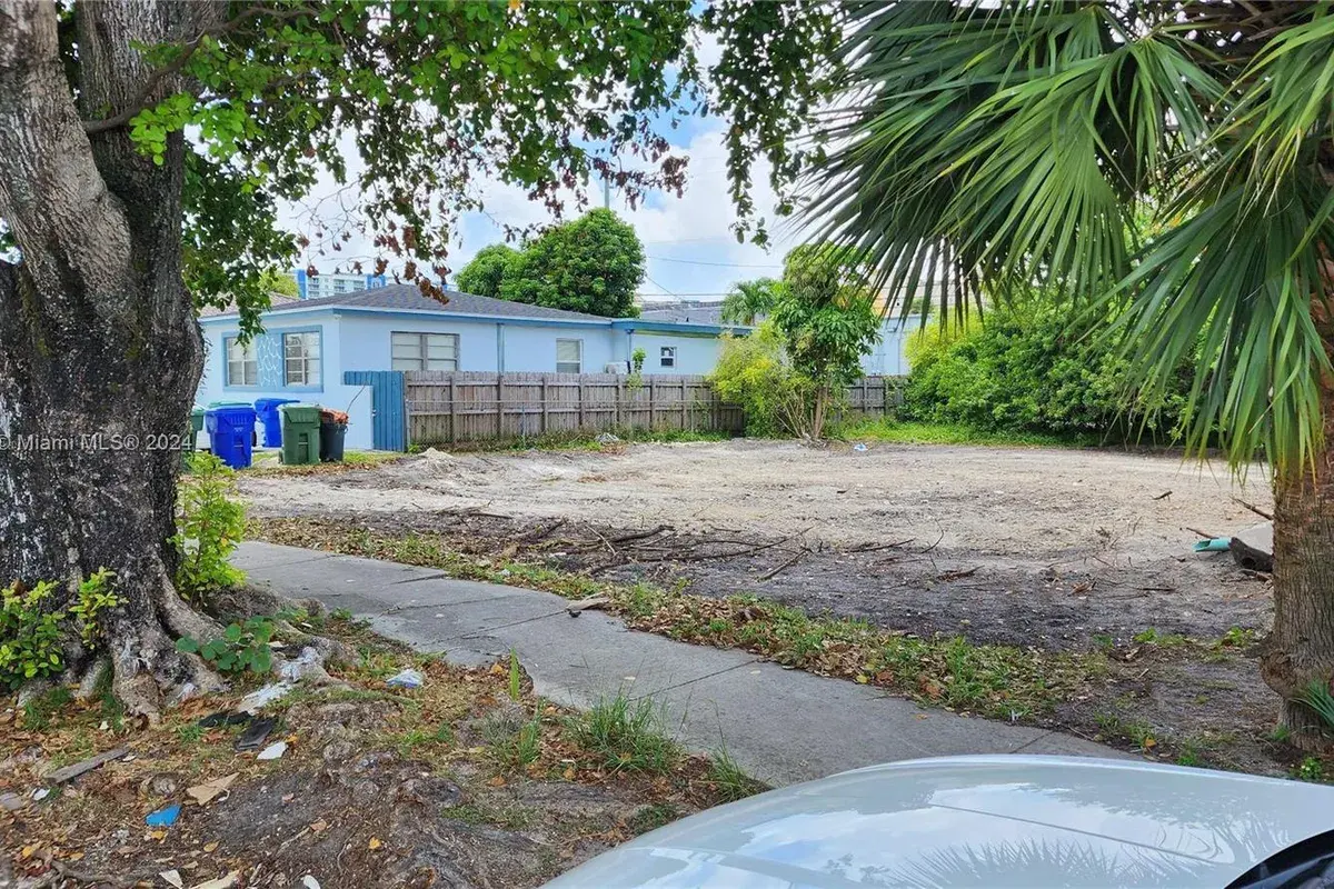 4731 NW 6th St, Miami FL 33126