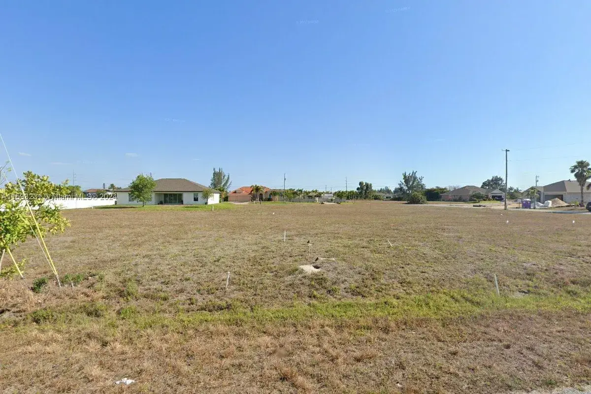 422 NW 9th Terr, Cape Coral FL 33993