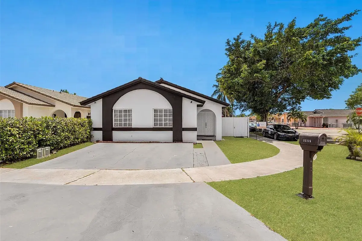 2894 W 72nd Ter, Hialeah FL 33018