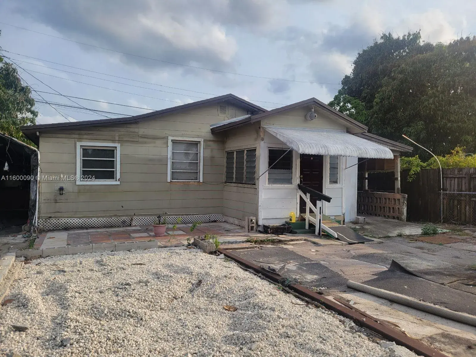 244 E 15th St, Hialeah FL 33010