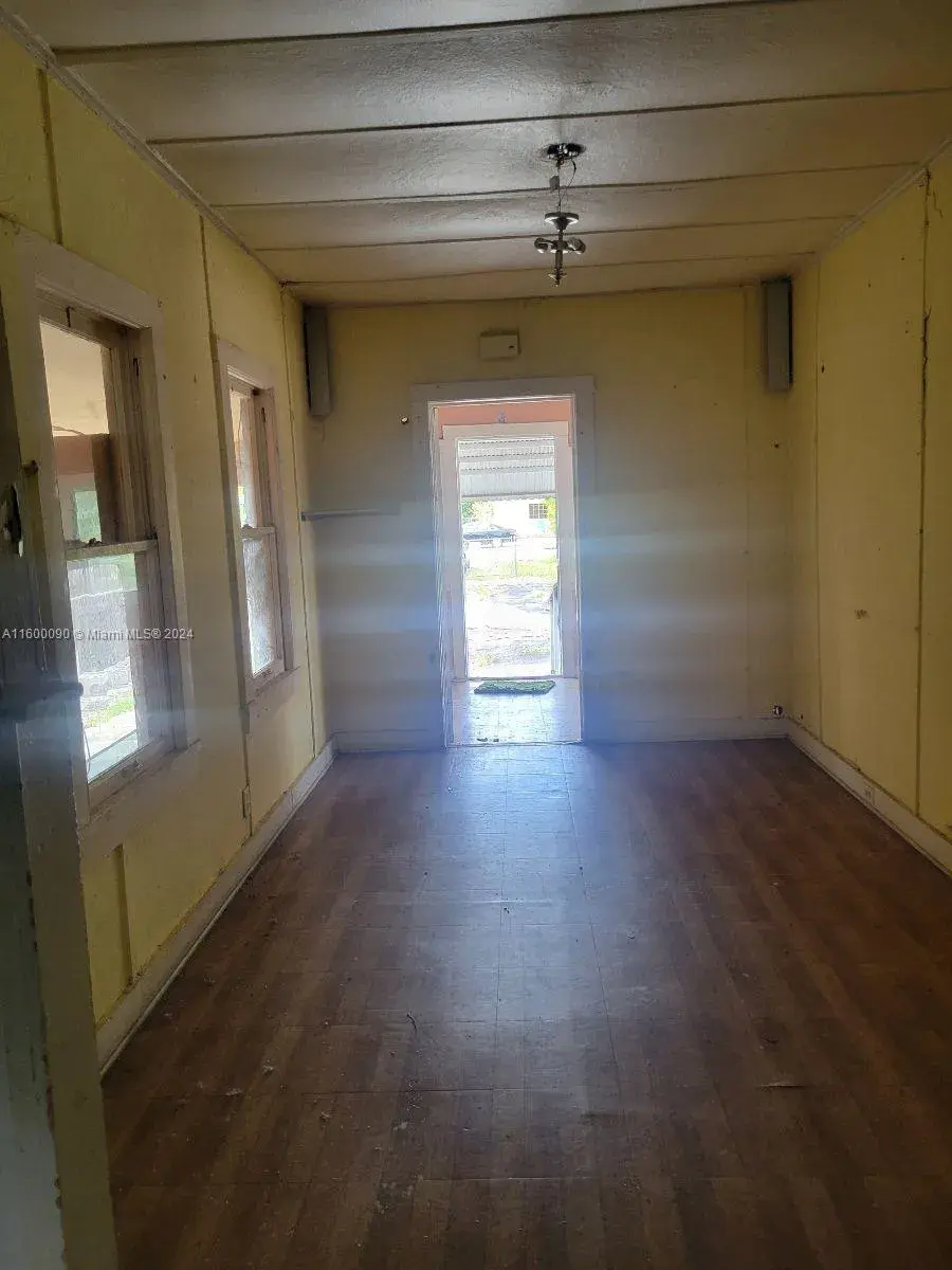 244 E 15th St, Hialeah FL 33010