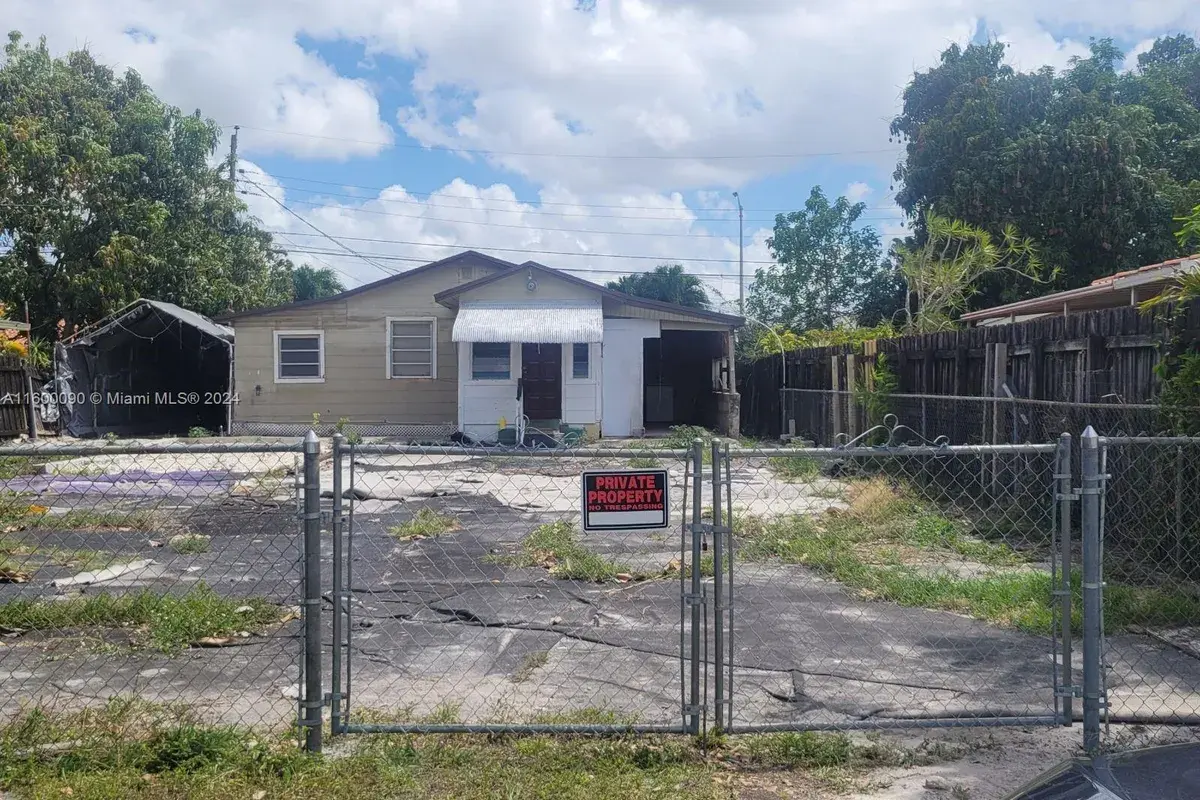 244 E 15th St, Hialeah FL 33010