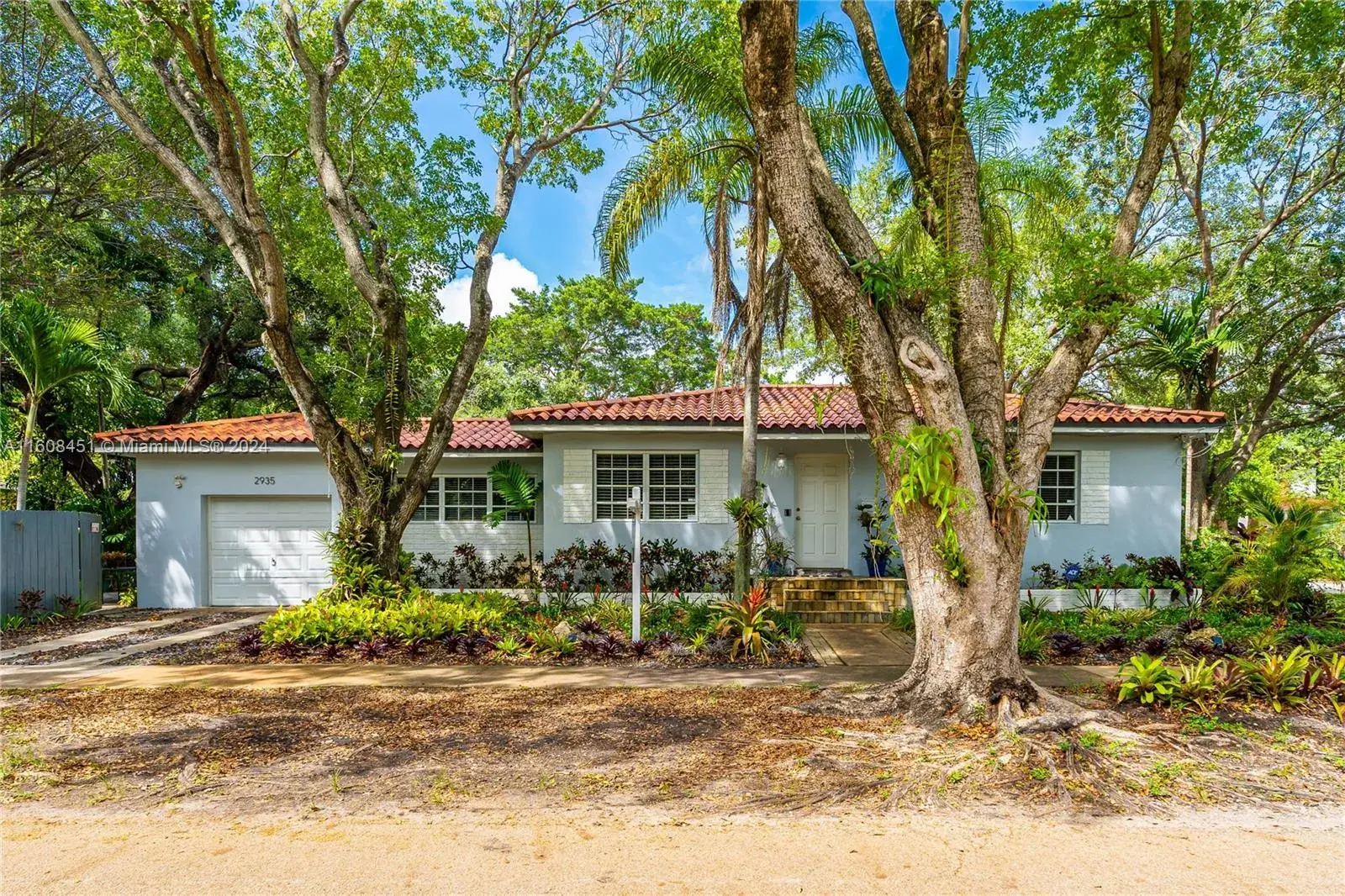 2 bedroom 1 bath Residential Lease for rent at 2935 Calusa St, Miami FL 33133