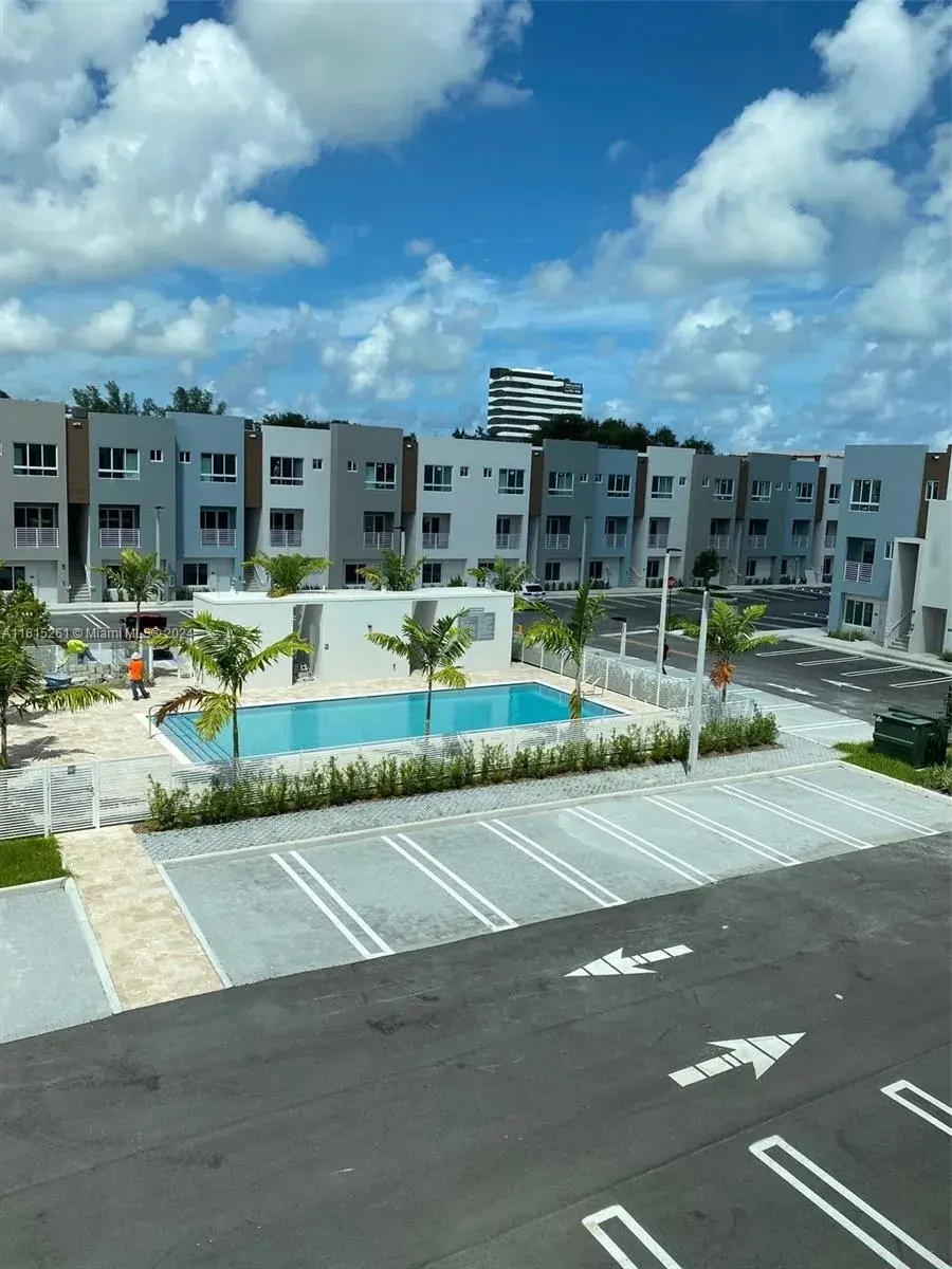 2 bedroom 2 bath Residential for sale at 2505 NE 193rd St # 4207, Miami FL 33180