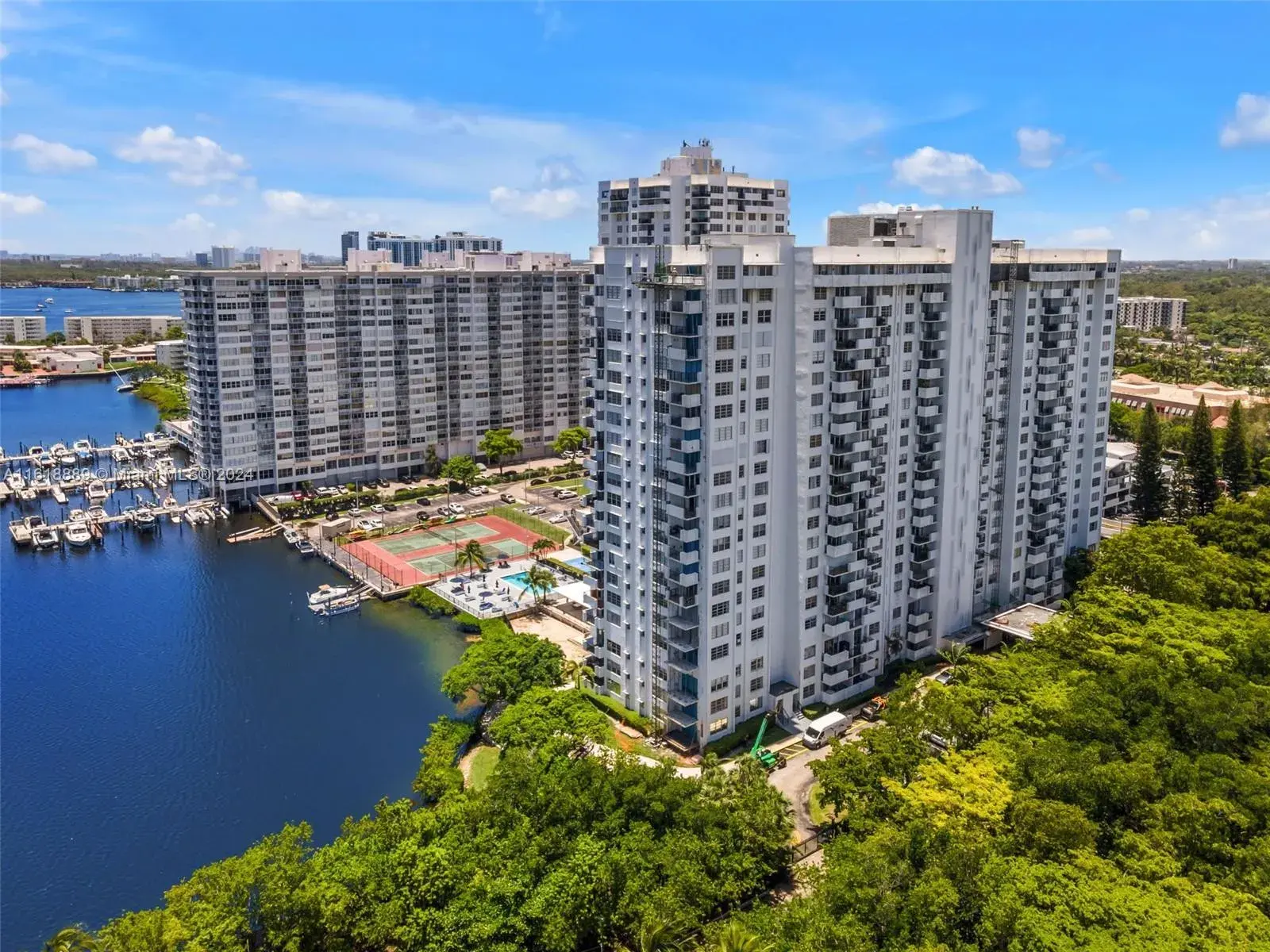 2780 NE 183rd St # 1904, Aventura FL 33160