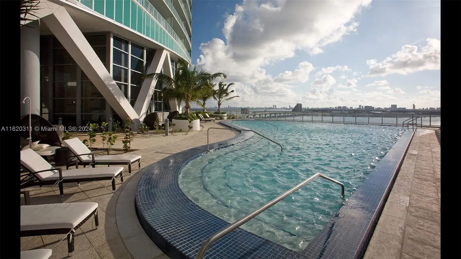 888 Biscayne Blvd # 509, Miami FL 33132