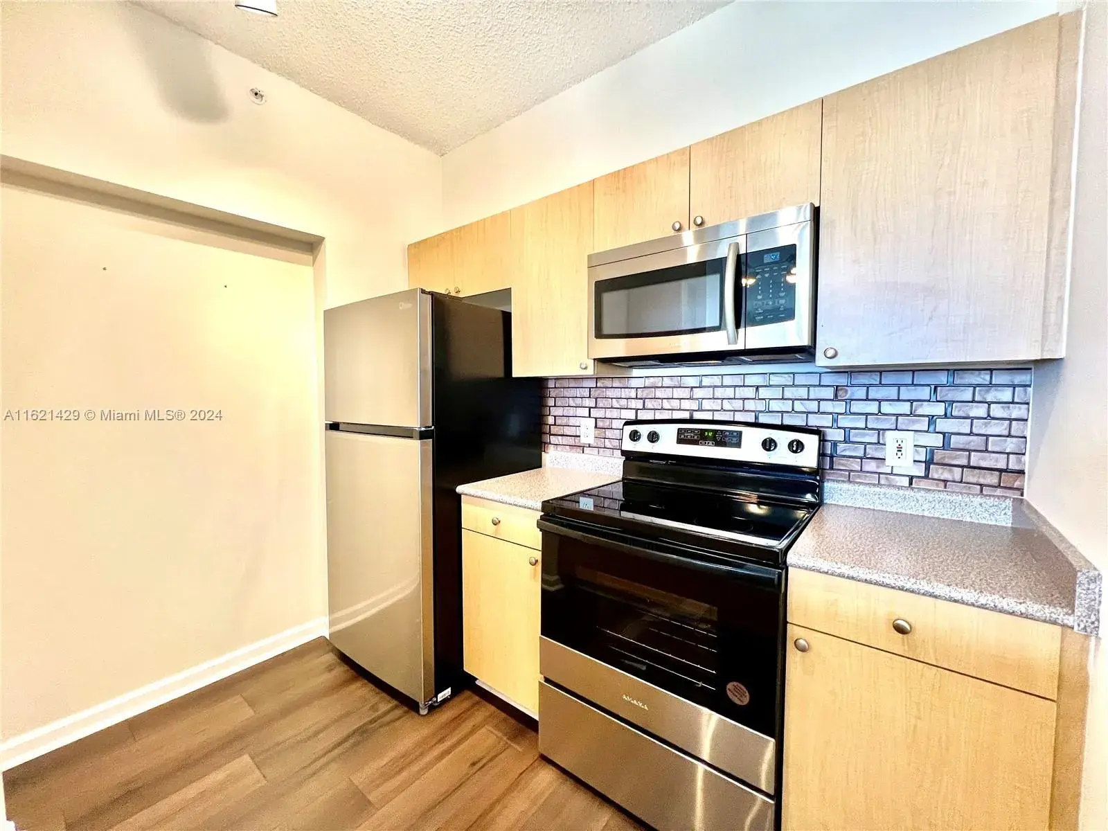 1 bedroom 1 bath Residential Lease for rent at 1919 Van Buren St # 816A, Hollywood FL 33020