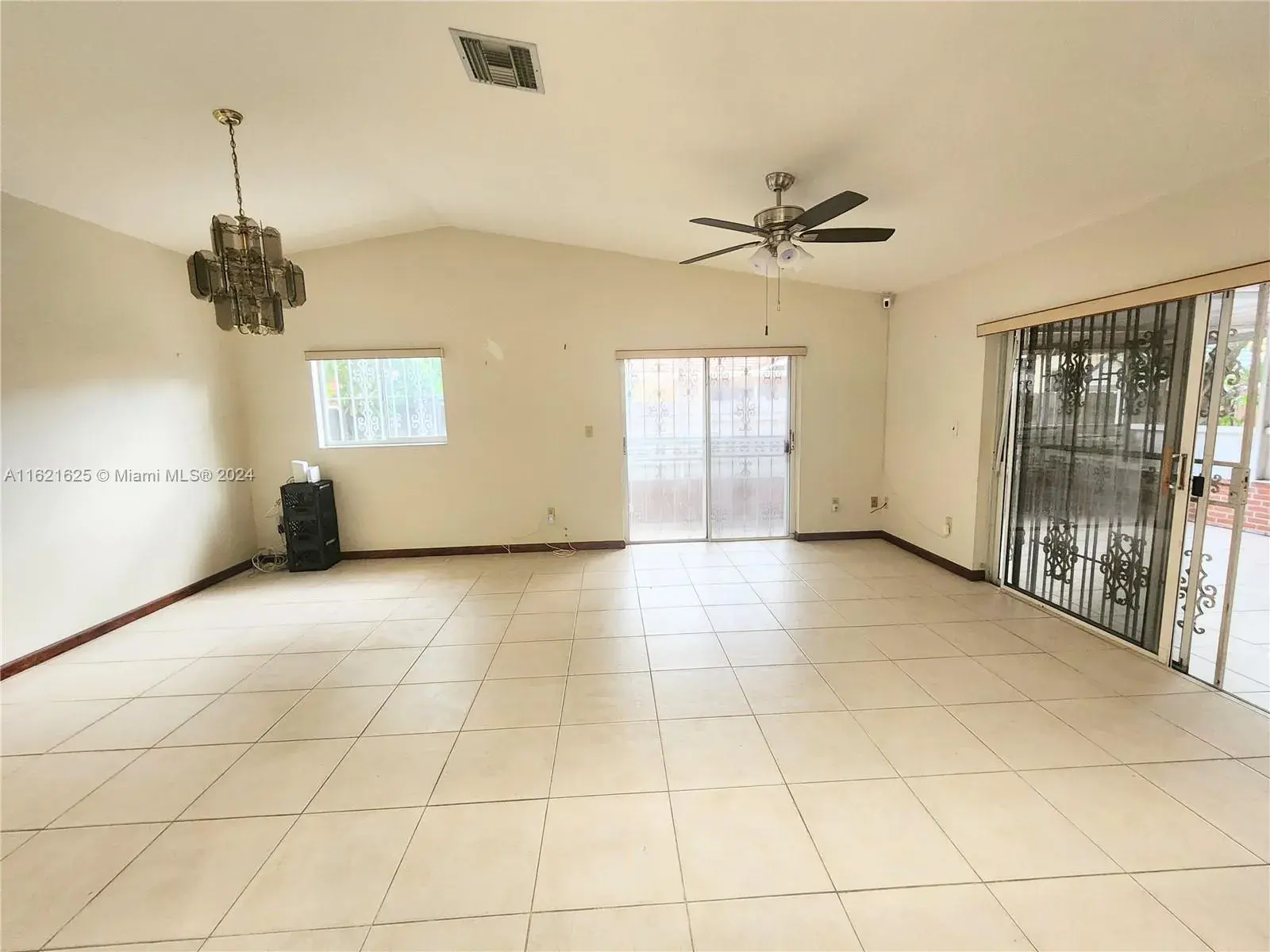 14910 SW 92nd Ter, Miami FL 33196