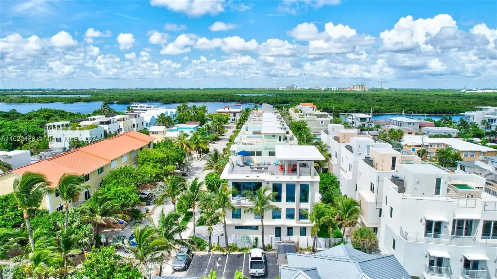 305 Oak St, Hollywood FL 33019