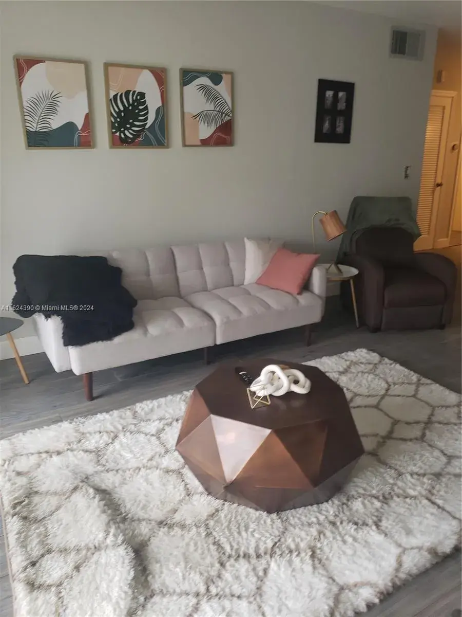 1 bedroom 1 bath Residential for sale at 2220 NE 68th St # 1028, Fort Lauderdale FL 33308