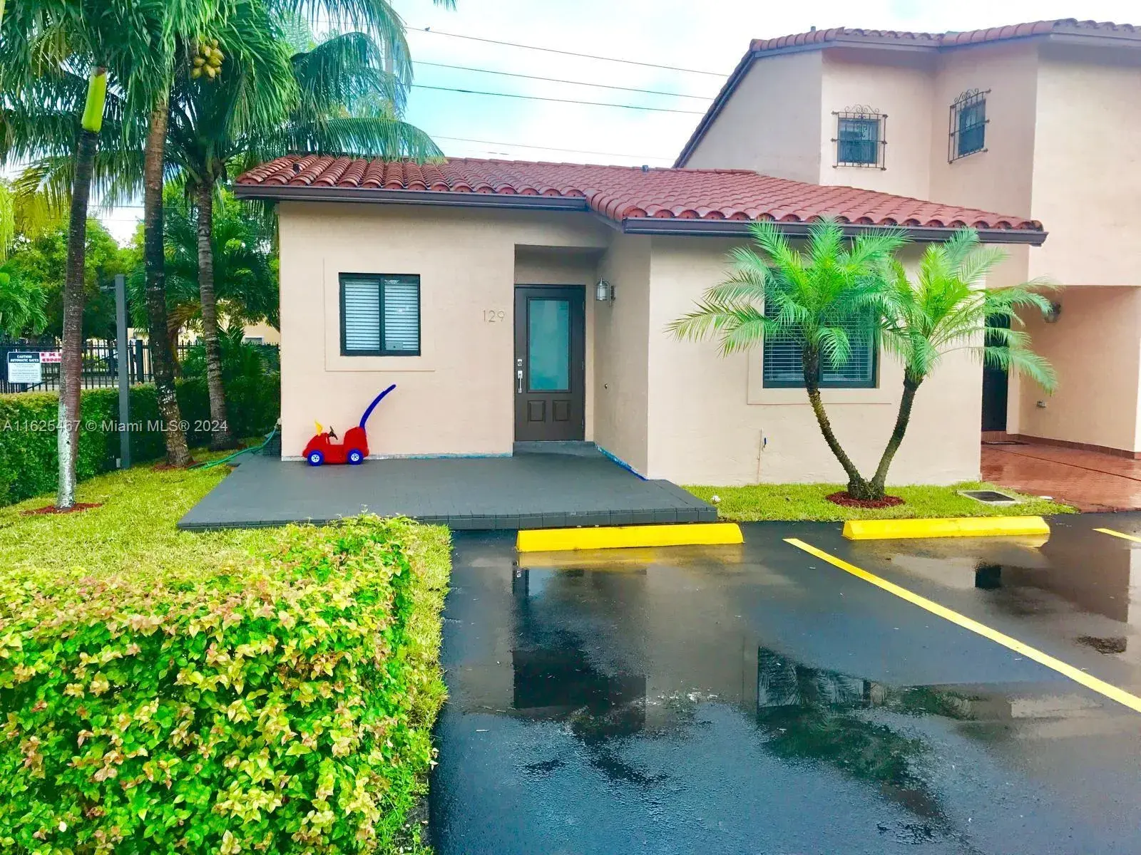 2 bedroom 2 bath Residential Lease for rent at 3826 SW 79th Ave # 129, Miami FL 33155