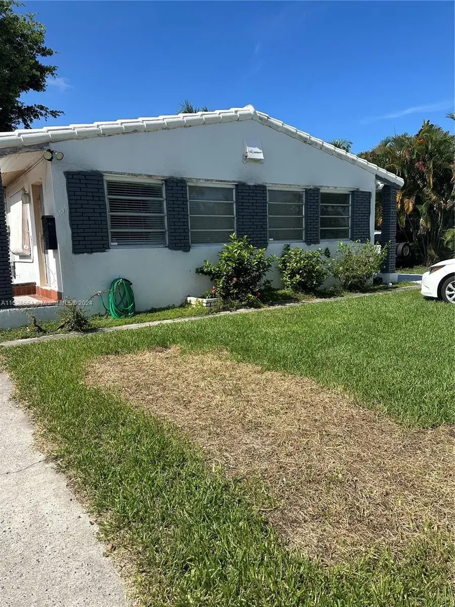 1619 Moffett St, Hollywood FL 33020