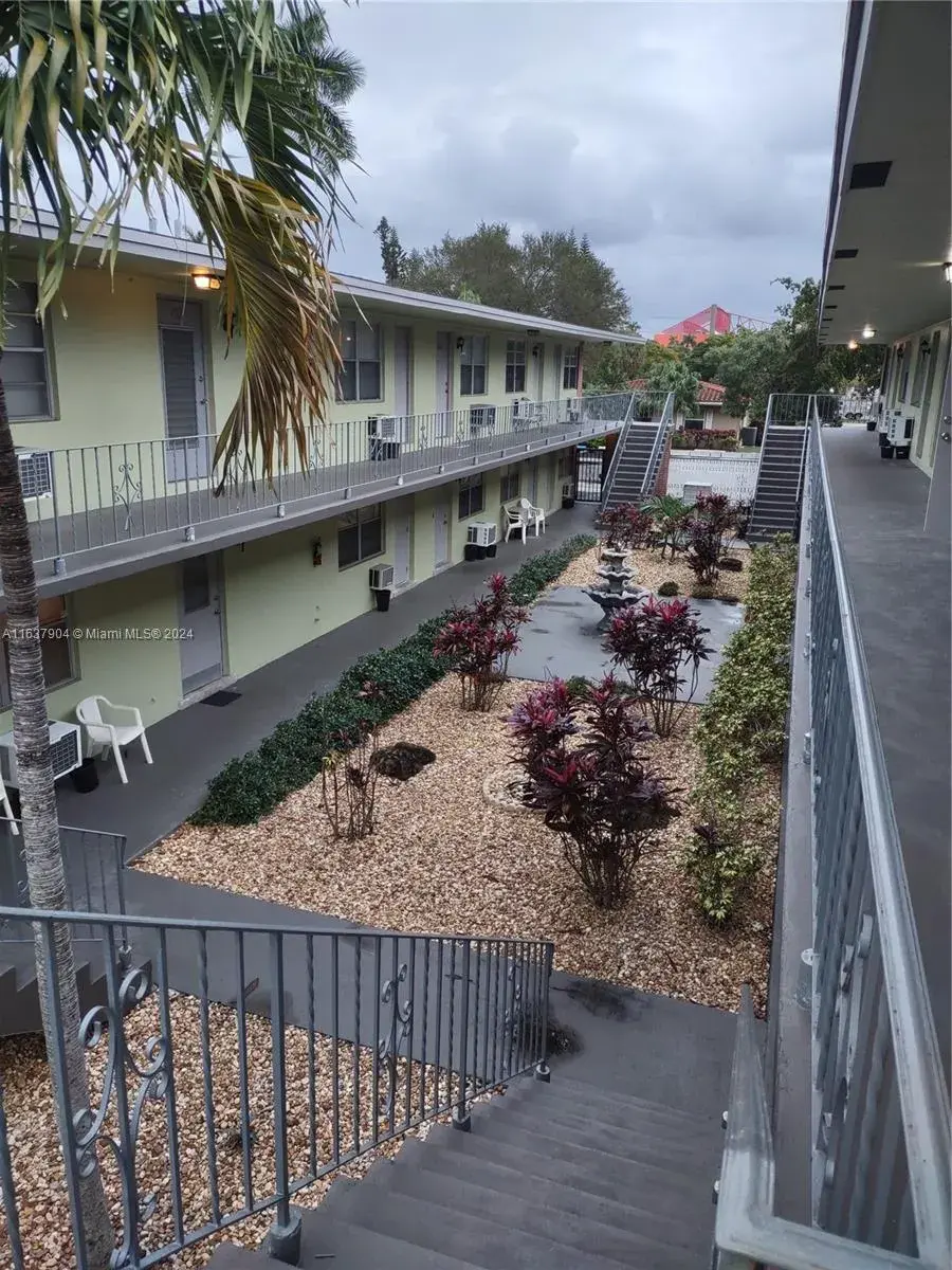 2 bedroom 1 bath Residential Lease for rent at 17 NE 2nd Ave # 205, Dania Beach FL 33004