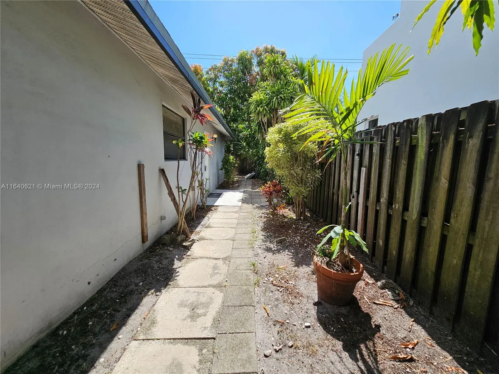 1236 NE 12th Ave, Fort Lauderdale FL 33304