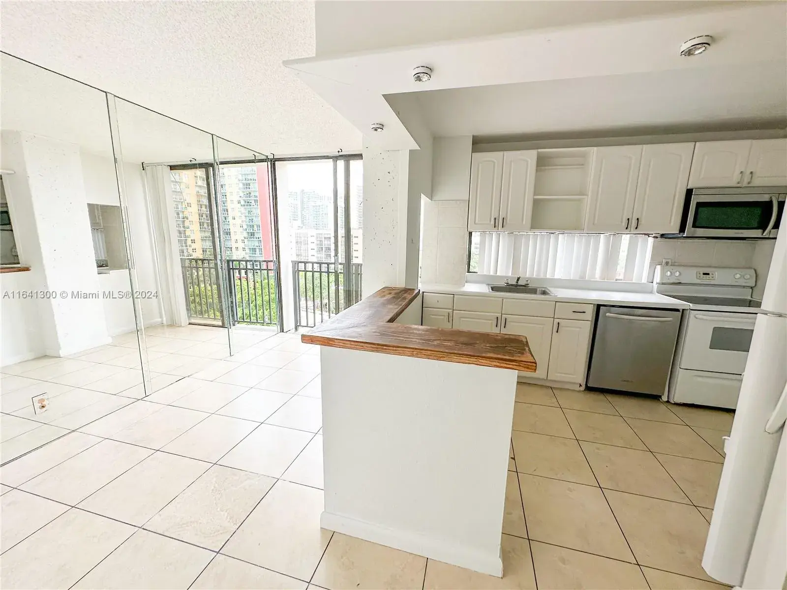 2 bedroom 2 bath for sale at 17021 N Bay Rd # 915, Sunny Isles Beach FL 33160
