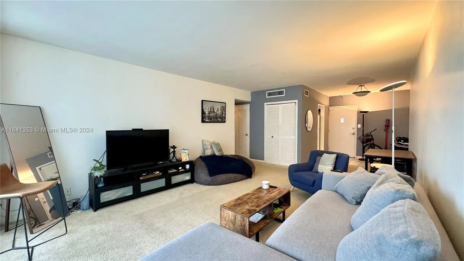 1 bedroom 1 bath Residential for sale at 1200 West Ave # 919, Miami Beach FL 33139