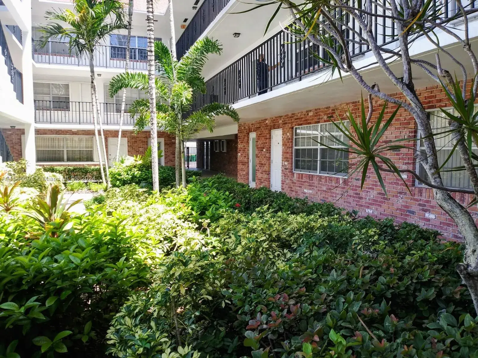 2424 NE 9th St # 205, Fort Lauderdale FL 33304