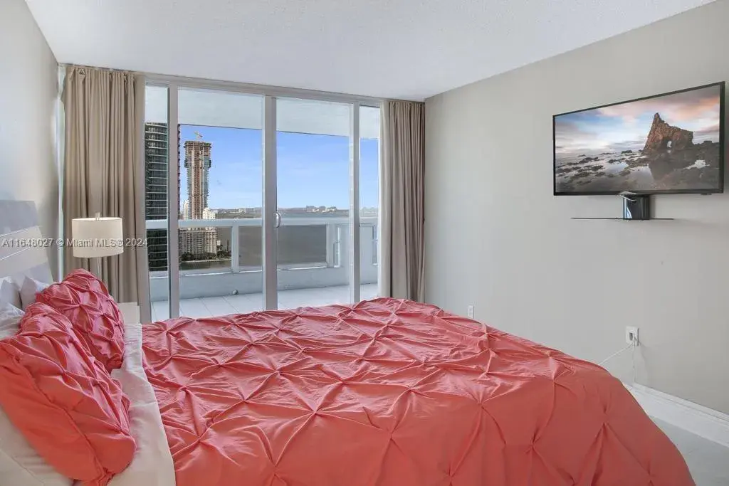 1717 N Bayshore Dr # 3050, Miami FL 33132