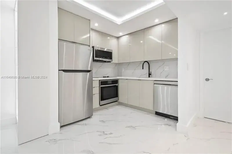 1 bedroom 1 bath Residential for sale at 215 NE 16th Ave # 105, Fort Lauderdale FL 33301